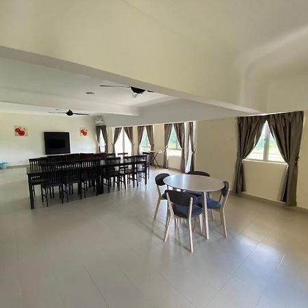 Tiara Desaru Resort Bagian luar foto