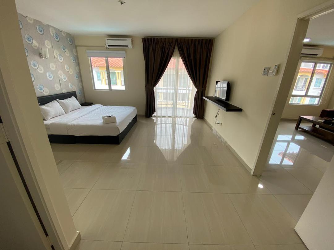 Tiara Desaru Resort Bagian luar foto