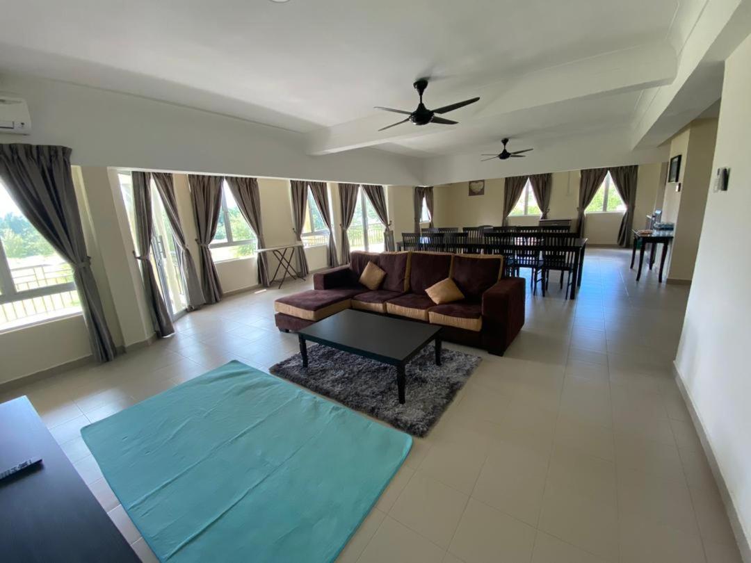 Tiara Desaru Resort Bagian luar foto