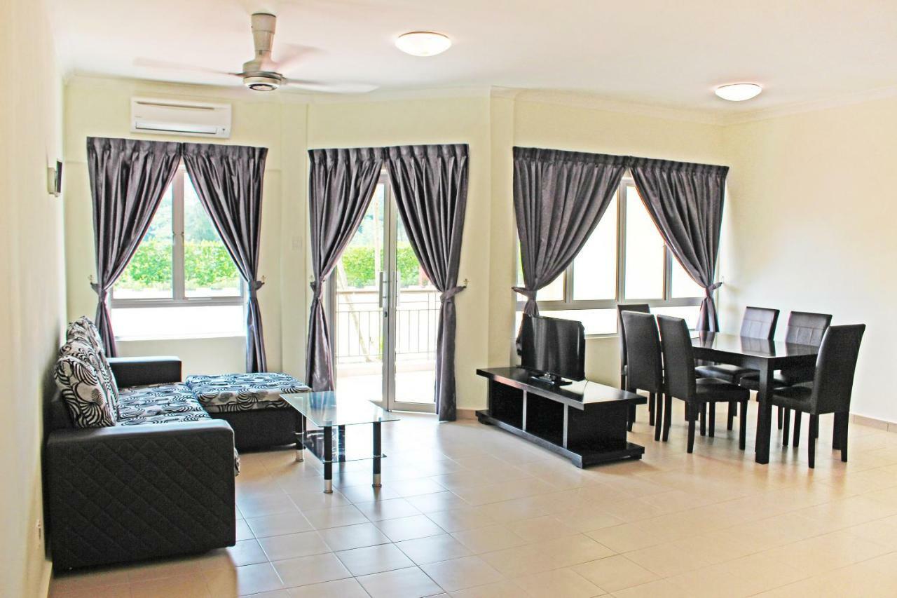 Tiara Desaru Resort Bagian luar foto