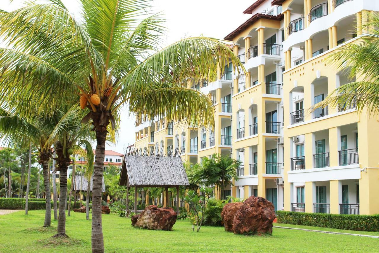 Tiara Desaru Resort Bagian luar foto