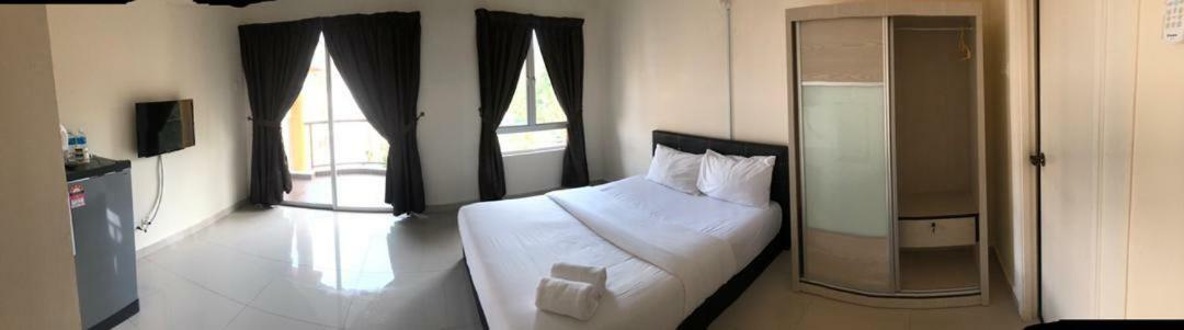Tiara Desaru Resort Bagian luar foto