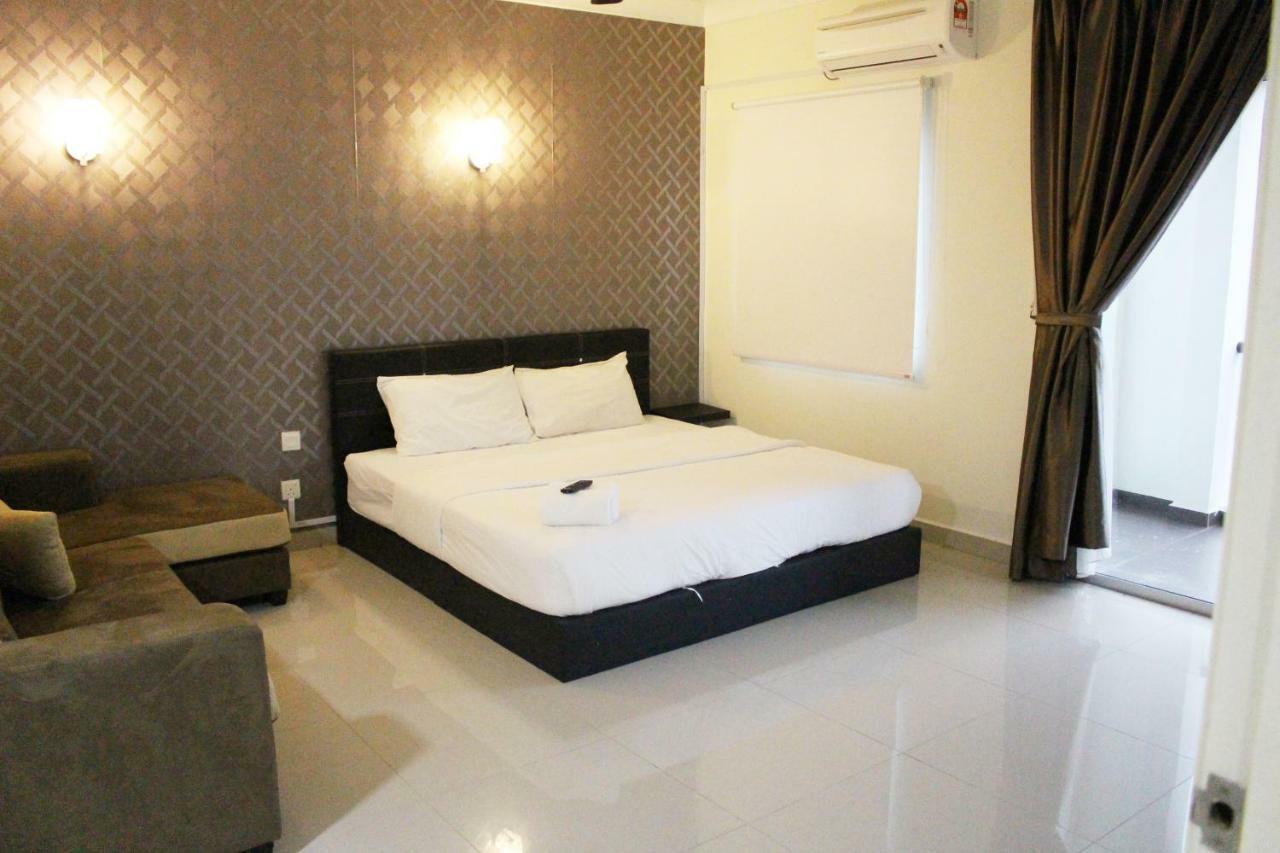 Tiara Desaru Resort Bagian luar foto