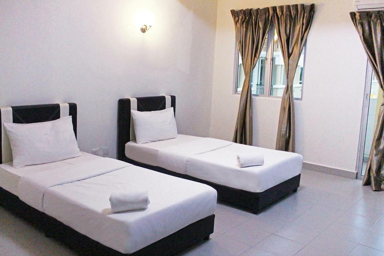 Tiara Desaru Resort Bagian luar foto